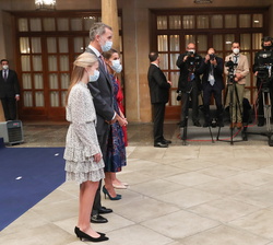 Sus Majestades los Reyes y Sus Altezas Reales reciben en audiencia a los galardonados en los Premios Princesa de Asturias 2020