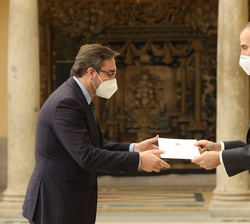 Su Majestad el Rey entrega el Trofeo Joaquín Blume a Juan Gómez Ortega rector magnífico de la Universidad de Jaén