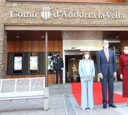 Don Felipe y Doña Letizia con la cònsol Major de Andorra la Vella, Conxita Marsol, y el cònsol Menor de Andorra la Vella, David Astrié, en el Comú de 