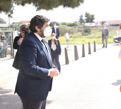 Su Majestad la Reina recibe el saludo del presidente de la Región de Murcia, Fernando López Miras