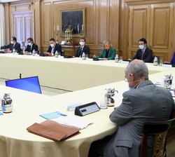 La Comision delegada de la FDPGI reunida bajo la presidencia de Don Felipe y Doña Letizia