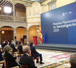 Patricia Fernández de Lis maestra de ceremonias del acto de entrega de los Premios Nacionales de Investigación 2020