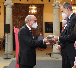 Su Majestad el Rey entrega a Nazario Martín León el Premio Nacional de Investigación "Enrique Moles" en el área de Ciencia y Tecnología Quím