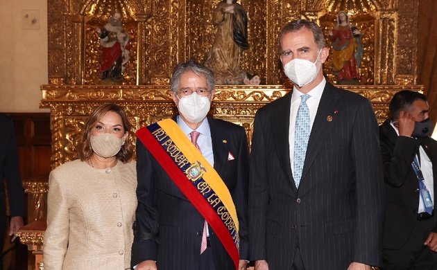 Su Majestad el Rey con el presidente y la primera dama de la República del Ecuador