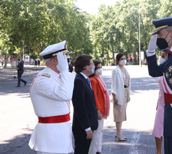 Su Majestad el Rey recibe el saludo del jefe de Estado Mayor de la Defensa, almirante general Teodoro López Esteban Calderón
