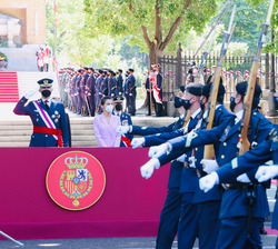 Paso de la Escuadrilla de Honores de la Agrupación del Cuartel General del Ejército del Aire ante Sus Majestades los Reyes