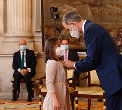 Su Majestad el Rey condecora con la Orden del Mérito Civil a Doña Marta Muñoz Escrivá, auxiliar de hostelería en Valencia (Comunidad Valenciana)