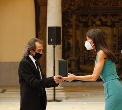 Doña Letizia hace entrega de la medalla de oro al mérito de las Bellas Artes a José Antonio Carmona, "Pepe Habichuela"