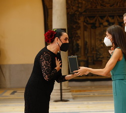 Doña Letizia hace entrega de la Medalla de Oro al Mérito de las Bellas Artes a Rosa Elena García, Rossy de Palma