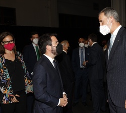 Su Majestad el Rey conversa con el presidente de la Generalitat de Cataluña, Pere Aragonés