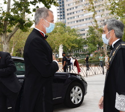 Su Majestad el Rey es recibido por el presidente del Tribunal Supremo y del Consejo General del Poder Judicial, Carlos Lesmes