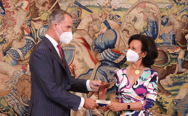 Su Majestad el Rey entrega el "Premio Enrique V. Iglesias al Desarrollo del Espacio Empresarial Iberoamericano” a Ana Botín-Sanz de Sautuola, presiden