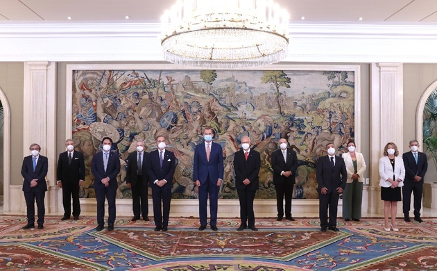 Su Majestad el Rey acompañado de la Junta Directiva de la Unión Interprofesional de la Comunidad de Madrid