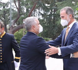 Su Majestad el Rey recibe a pie de coche al Presidente de la República de Colombia, Iván Duque Márquez