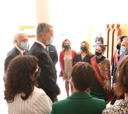 Don Felipe recibe en el Ayuntamiento de Logroño el saludo de diversas asociaciones y colectivos locales