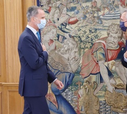 Su Majestad el Rey recibe el saludo del Sr. Jens Stoltenberg, Secretario General de la OTAN