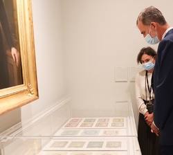 Don Felipe durante la visita a la exposición “2328 reales de vellón. Goya y los orígenes de la Colección Banco de España”