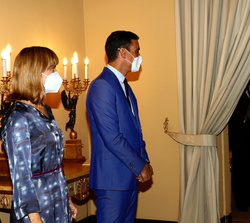 Su Majestad el Rey recibe el saludo del presidente del Gobierno, Pedro Sánchez y de la ministra de Educación y Formación Profesional, María del Pilar 