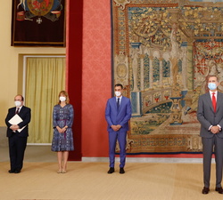 Sus Majestades los Reyes junto al presidente del Gobierno, la ministra de Educación y Formación Prefesional y el ministro de Cultura y Deporte