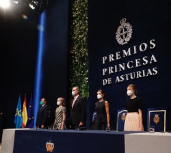 La Familia Real preside la ceremonia de entrega de los Premios Princesa de Asturias 2021