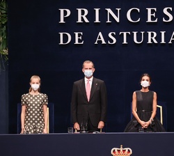 La Familia Real preside la ceremonia de entrega de los Premios Princesa de Asturias 2021
