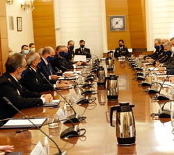Vista general de la reunión de Su Majestad el Rey con la Junta de Gobierno de la Policía Nacional