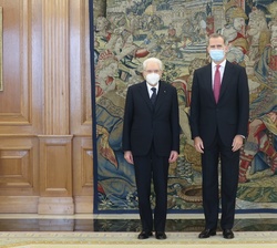 El Rey y el Presidente de la República Italiana, Sergio Mattarella, durante su encuentro mantenido en el Palacio de La Zarzuela