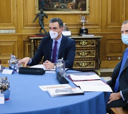 El Rey y el presidente del Gobierno durante la reunión del Consejo de Seguridad Nacional