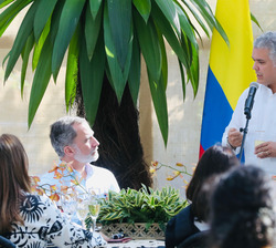 Su Majestad el Rey durante la intervención del Presidente de Colombia, Iván Duque