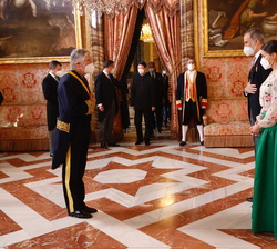 Sus Majestades los Reyes durante el saludo al Cuerpo Diplomático acreditado en España
