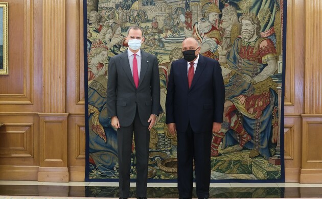 Don Felipe acompañado por el Ministro de Asuntos Exteriores de la República Árabe de Egipto, Sameh Hassan Shoukry Selim