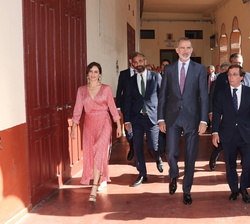 Su Majestad el Rey acompañado del Alcalde de Madrid, la Presidenta de la Comunidad de Madrid y el Subsecretario de Cultura y Deporte en la Plaza de To