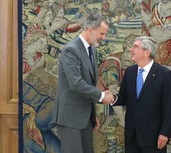 Don Felipe recibe el saludo del presidente del Comité Olímpico Internacional, Thomas Bach