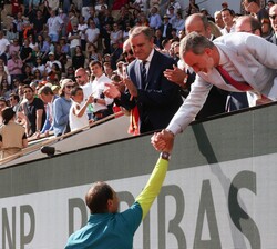 Don Felipe felicita a Rafael Nadal por proclamarse campeón de Roland Garros