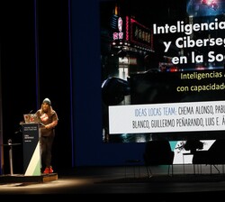 Ponencia "Impacto de ciberseguridad e inteligencia artificial en el nuevo mundo" de Chema Alonso, chief digital officer en Telefónica