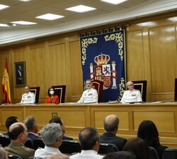 Su Majestad el Rey durante la alocución del director de la ESFAS, General de División Miguel Ballenilla y García de Gamarra