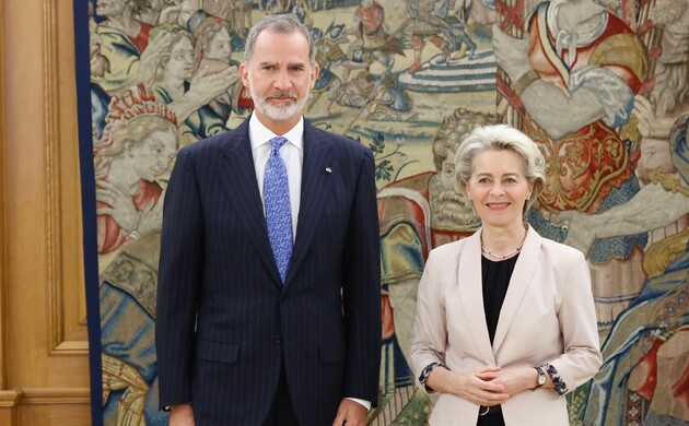 Su Majestad el Rey junto a la presidenta de la Comisión Europea, Ursula Von Der Leyen
