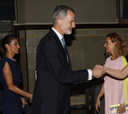 Sus Majestades los Reyes son recibidos por la presidenta del Congreso de los Diputados, Maritxel Batet y la ministra de Educación y Formación Profesional, Pilar Alegría