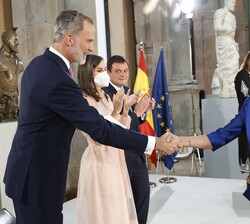Su Majestad el Rey entrega el Premio Nacional de Restauración y Conservación de Bienes Culturales a Araceli Pereda