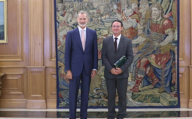 Su Majestad el Rey junto al Fiscal General del Estado, Álvaro García Ortiz