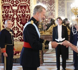 Su Majestad el Rey recibió en el Palacio Real de Madrid las Cartas Credenciales de la embajadora de la República Federal de Alemania, Maria Margarete 