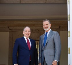 El Rey Felipe y el Príncipe Alberto de Mónaco momentos antes del almuerzo celebrado en el Palacio de La Zarzuela