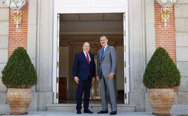 Don Felipe y Alberto II de Mónaco antes del almuerzo celebrado en el Palacio de La Zarzuela