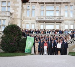 El Rey con los asistentes a la 7ª edición del “Global Youth Leadership Forum (GYLF)”