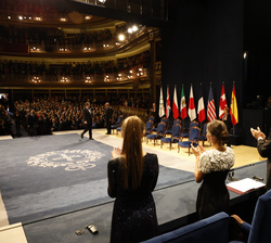 La Familia Real durante la entrada de los galardonados con los Premios Princesa de Asturias 2022