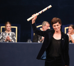 La Premio Princesa de Asturias de Cooperación Internacional 2022, Ellen Macarthur, tras la entrega del galardón