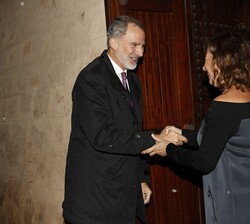 A su llegada, Su Majestad el Rey recibe el saludo de la presidenta de las Illes Balears, Francina Armengol