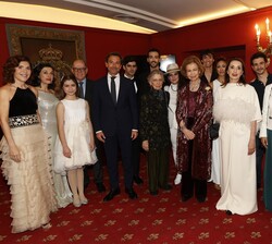 Su Majestad la Reina junto a los músicos y artistas del Concierto, organizadores y patrocinadores del Premio BMW de Pintura