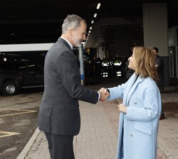 Su Majestad el Rey recibe el saludo de la ministra de Transportes, Movilidad y Agenda Urbana, Raquel Sánchez