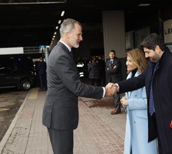 Su Majestad el Rey recibe el saludo del presidente de la Comunidad Autónoma de la Región de Murcia, Fernando López-Miras
